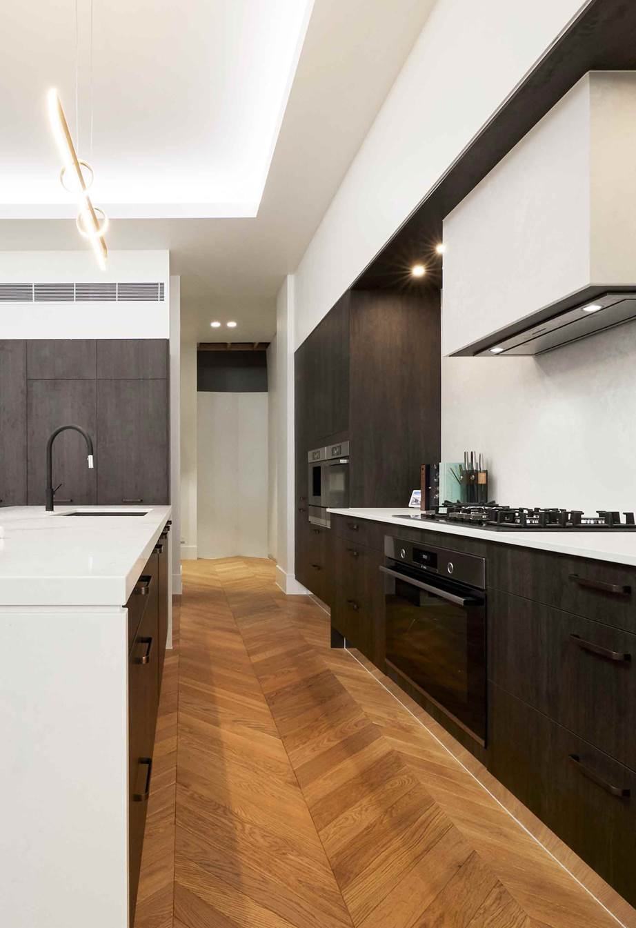DE MARQUE OAK Chevron Champagne